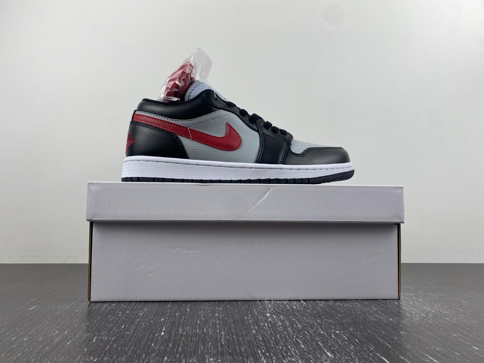 air jordan 1 low "black/grey/red" dc0774-062