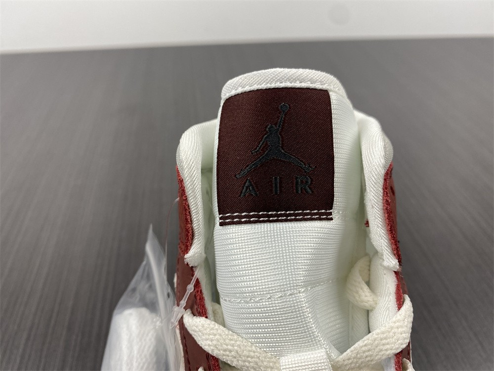 wmns air jordan 1 mid 