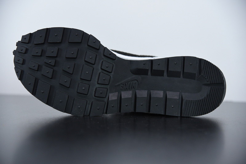 nike ldwaffle x sacai black white cv1363-001