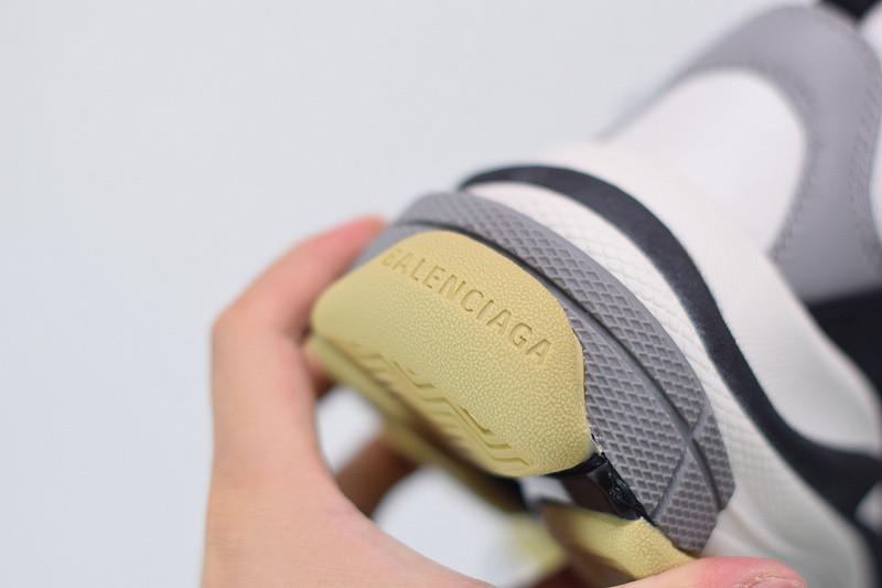 bc triple s 536737 w09om 9072