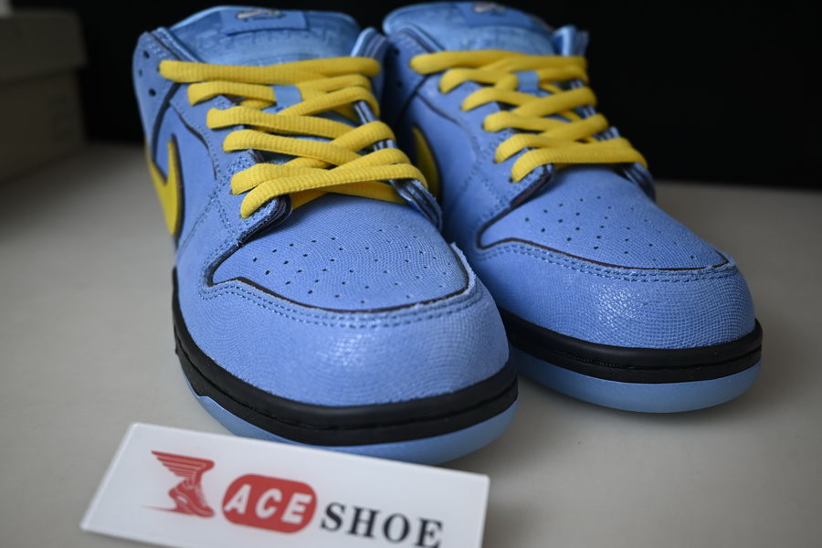 the powerpuff girls x nike sb dunk low “bubbles” fz8320-400