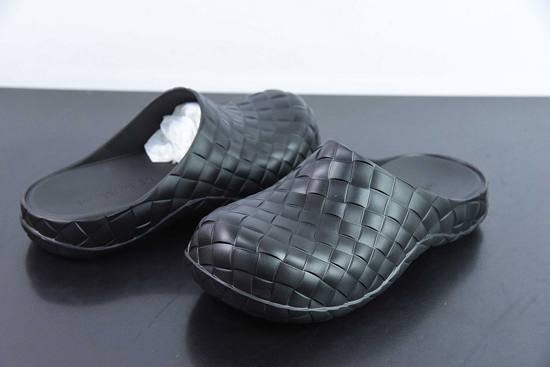 Bo*te*ga ve*ne*ta slide