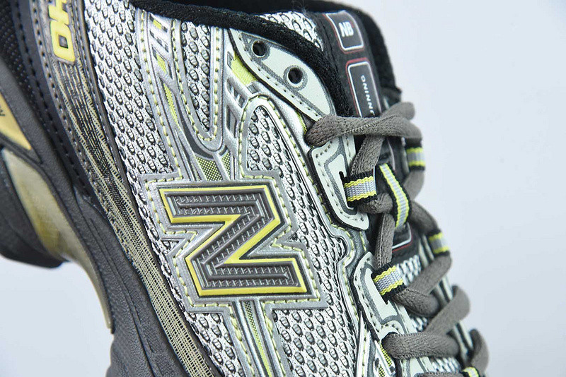 NEW BALANCE SNEAKER