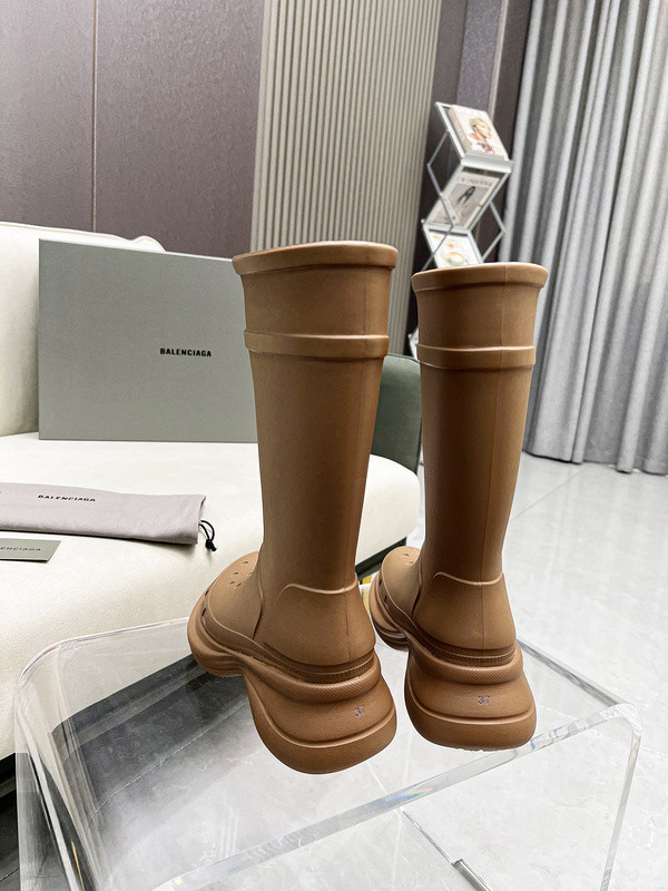 Cr*0*s™ boot in beige