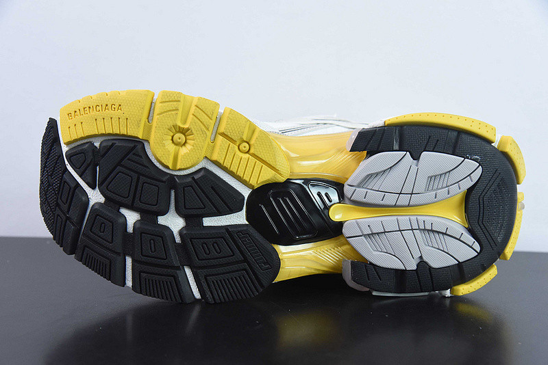 Ba*len*cia*ga runner sneaker clean