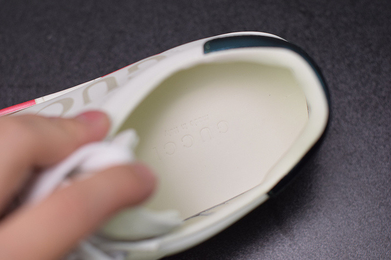 g*u*i ace embroidered low-top sneaker