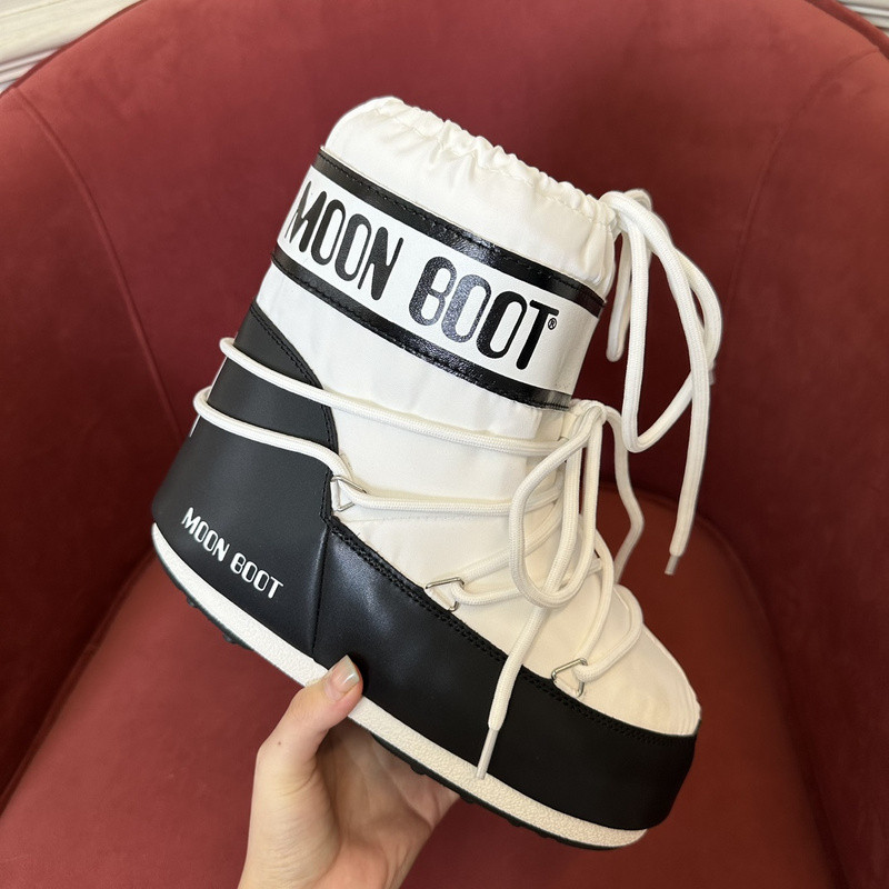 mOON bOOT