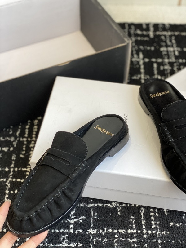 SAINT LAURENT Sneaker