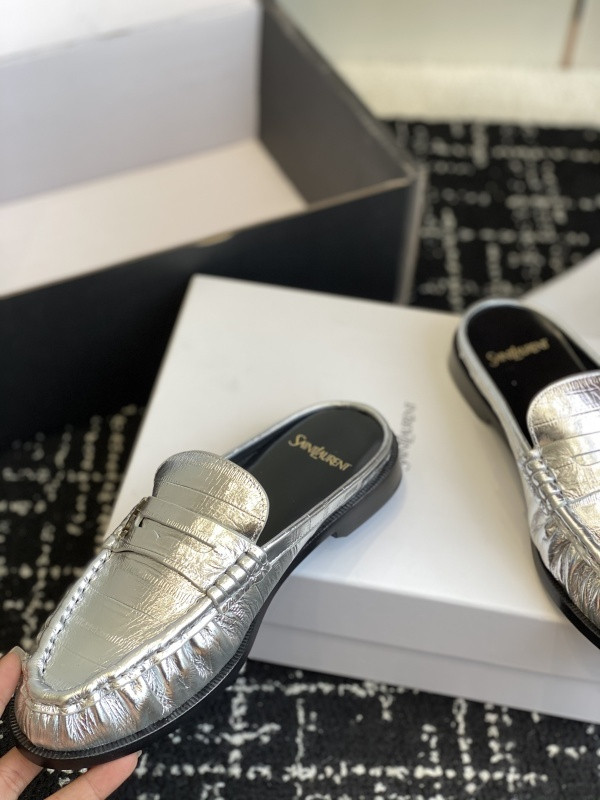 SAINT LAURENT Sneaker