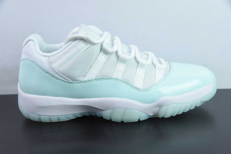 Air Jordan 11 Low "Igloo" AH7860-103