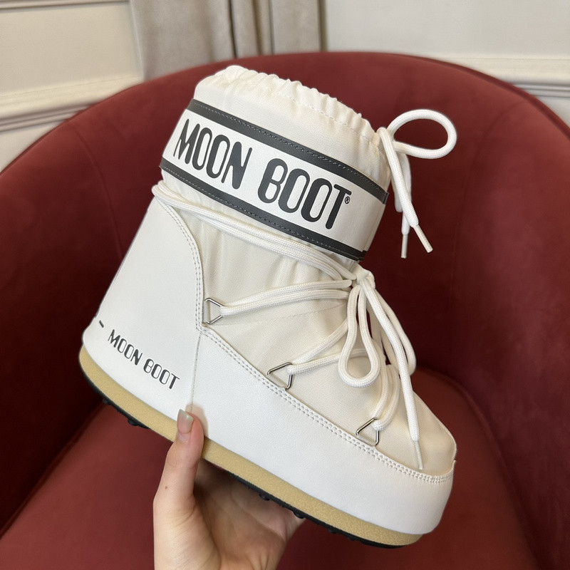 mOON bOOT