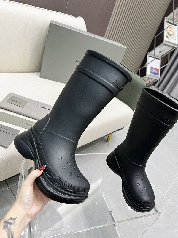 Cr*0*s™ boot in black