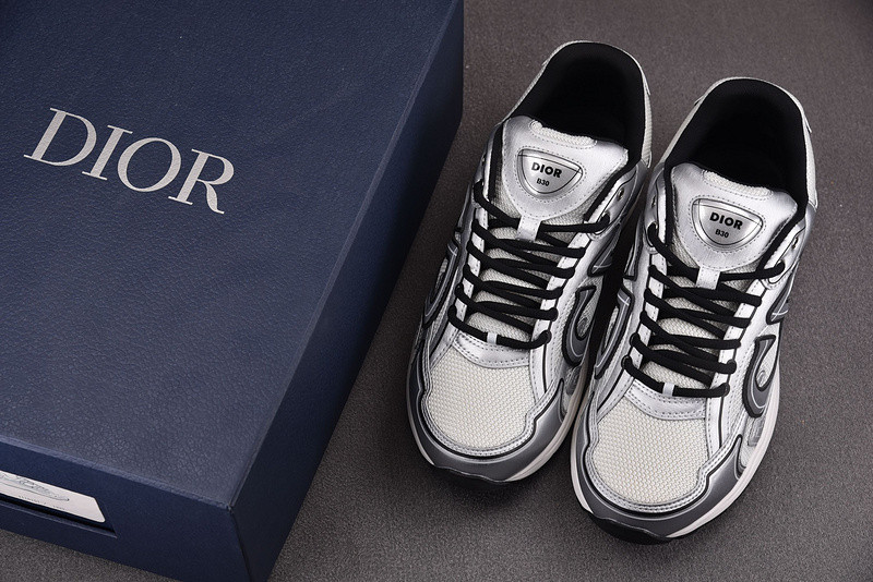 dio* sneaker