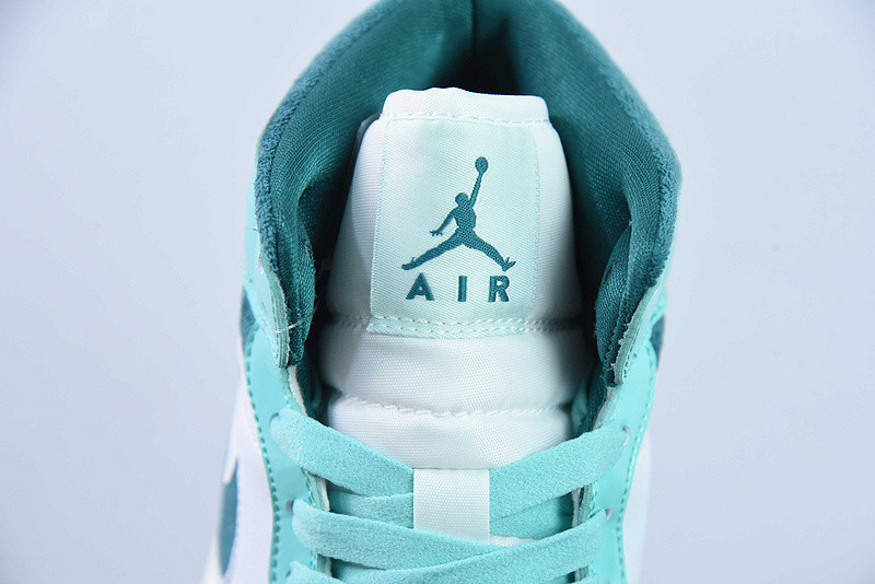 air jordan 1 mid chenille "bleached turquoise" dz3745‑300