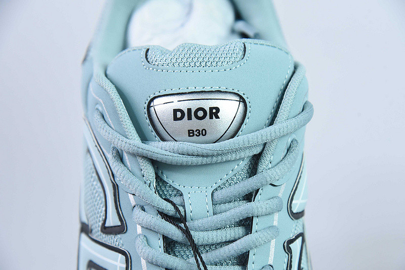 dio* sneaker