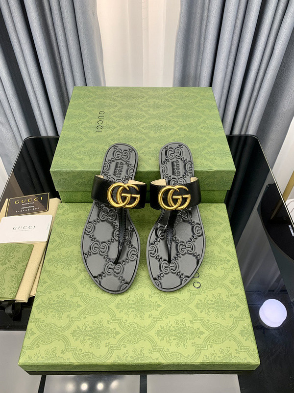 g*u*i sandals