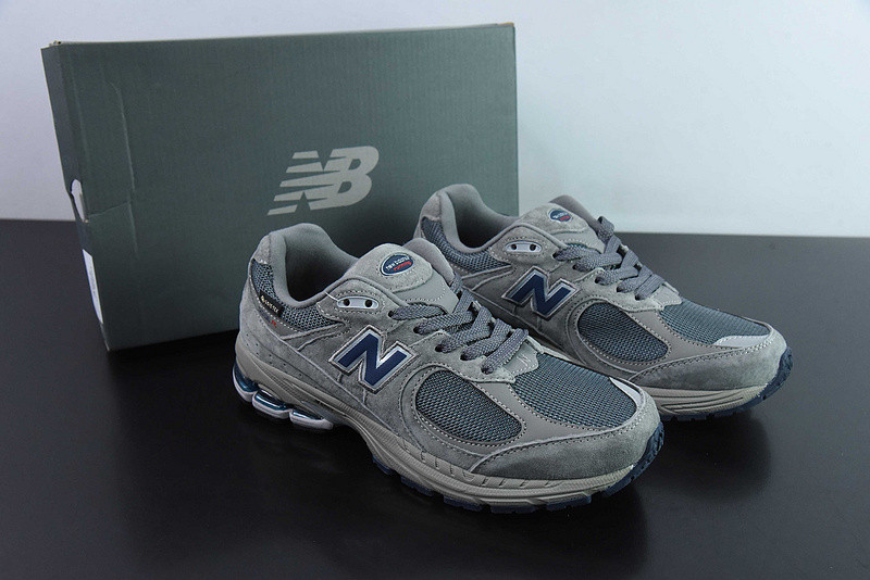 NEW BALANCE SNEAKER