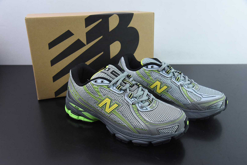 NEW BALANCE SNEAKER
