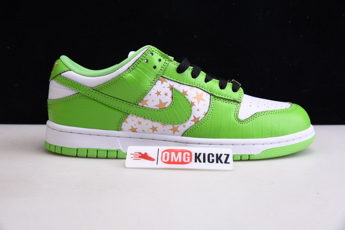 S*p*e x nike sb dunk low white/metallic gold-green dh3228-101