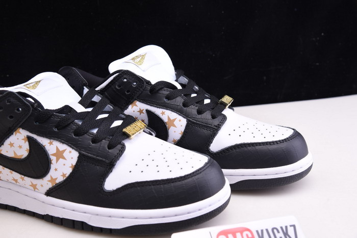 S*p*e x nike sb dunk low white/metallic gold-black dh3228-102